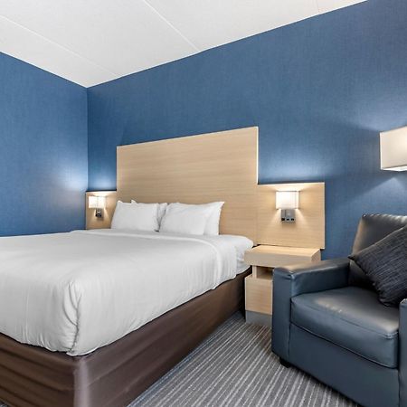 Quality Inn & Suites Oakville Room photo