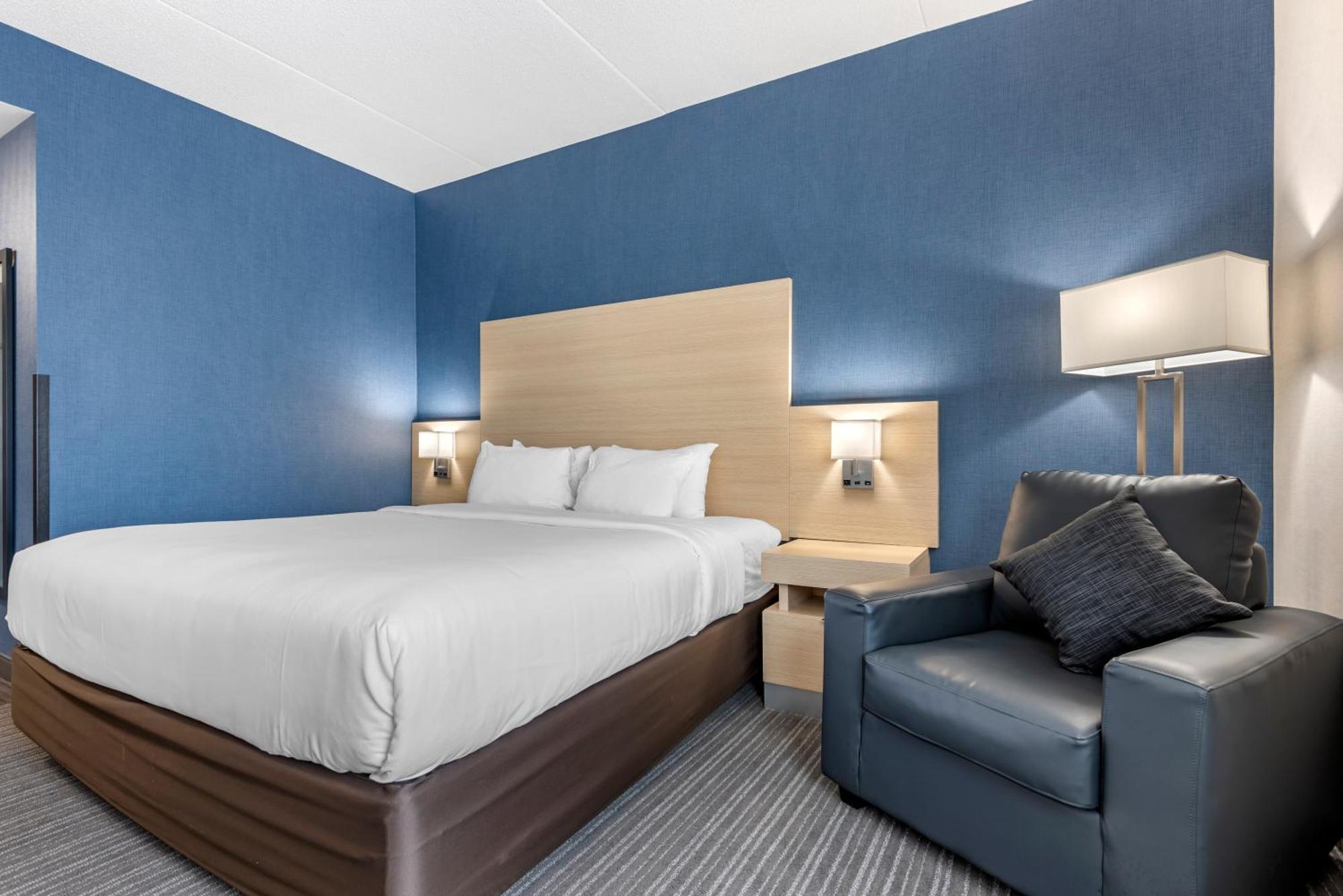 Quality Inn & Suites Oakville Room photo